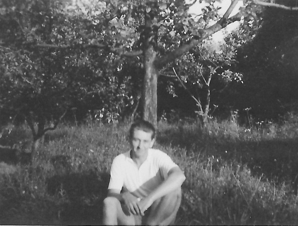 und der junge Otto unterm Apfelbaum