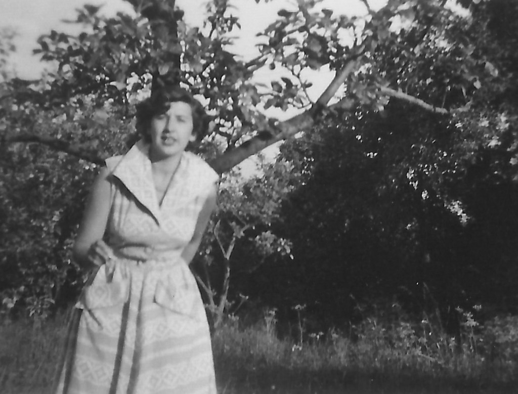 Junge Marianne bei einem ihrer ersten Besuche im Karwinkelgarten